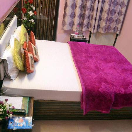 Yatri Guest House Nowe Delhi Zewnętrze zdjęcie
