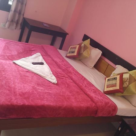 Yatri Guest House Nowe Delhi Zewnętrze zdjęcie